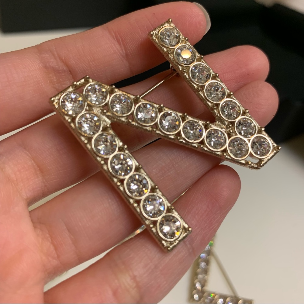 Large CHANEL brooch set of 6 pins - Picture 7 of 15